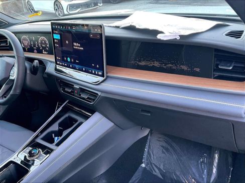 New 2026 Volkswagen Tiguan SEL R-Line image 10