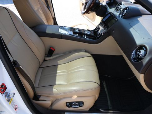 Used 2018 Jaguar XJ Supercharged RWD image 32