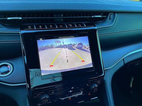 Used 2024 Jeep Grand Cherokee L Altitude image 21