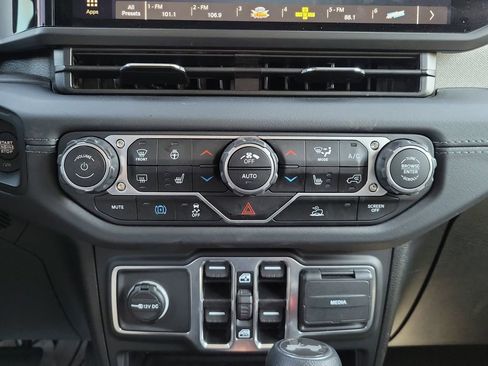 Used 2016 Jeep Wrangler Unlimited Sport w/ Quick Order Package 24S AWD/4WD image 32