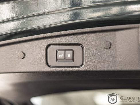 Used 2024 Nissan Pathfinder Platinum AWD/4WD image 17