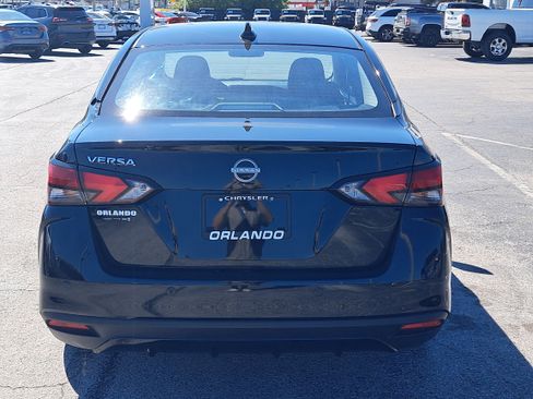 Used 2025 Nissan Versa SV image 6