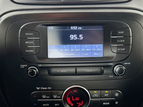 Used 2017 Kia Soul + FWD image 19