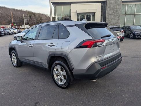 Used 2021 Toyota RAV4 LE image 4