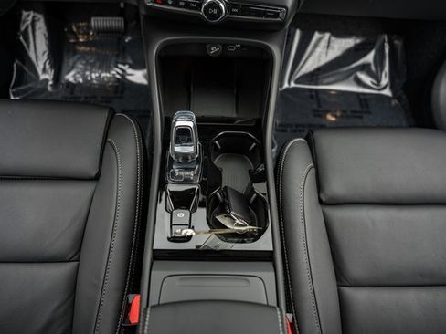 Certified 2025 Volvo XC40 B5 Ultra w/ Climate Package image 31