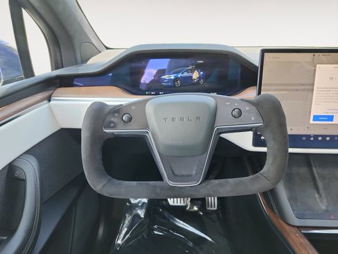 Used 2023 Tesla Model X AWD/4WD image 12