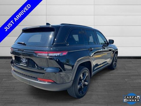 Used 2024 Jeep Grand Cherokee Altitude AWD/4WD image 4