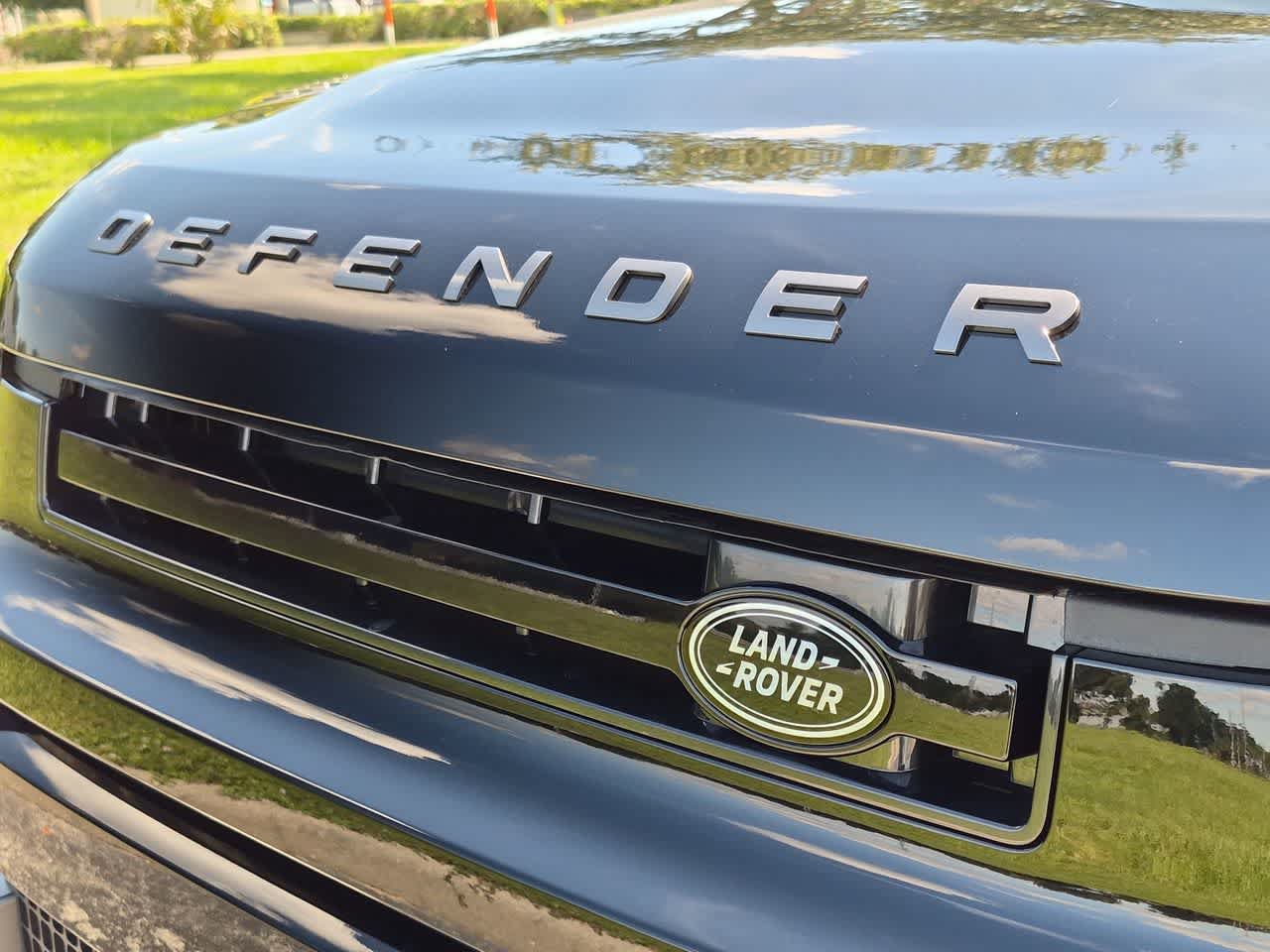 New 2026 Land Rover Defender 130 V8 AWD/4WD image 13