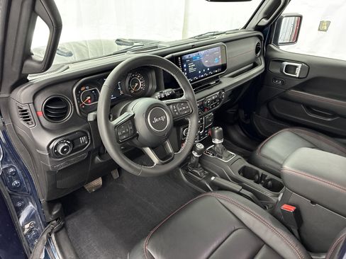 Used 2025 Jeep Wrangler Unlimited Rubicon AWD/4WD image 14