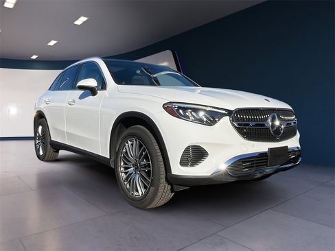 Certified 2025 Mercedes-Benz GLC 300 4MATIC image 5