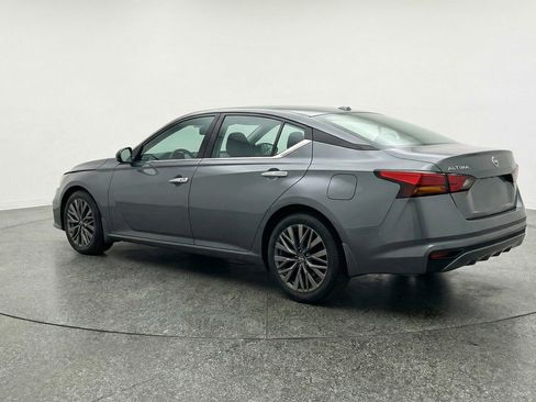 Used 2025 Nissan Altima 2.5 SV image 6