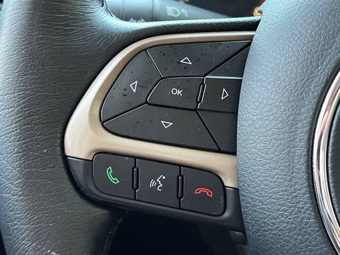 Used 2015 Jeep Renegade Latitude FWD image 28