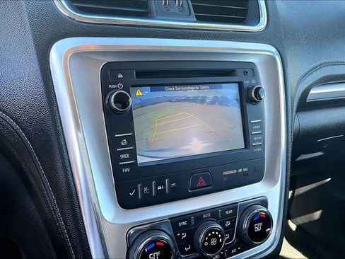 Used 2015 GMC Acadia SLT image 14