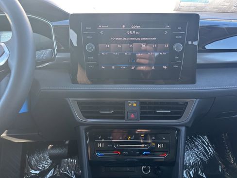 New 2026 Volkswagen Taos SE image 16