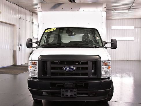 Used 2024 Ford E-450 and Econoline 450 Super Duty w/ Driver's Safety Package RWD image 2