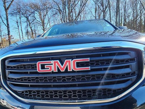 Used 2019 GMC Acadia SLE image 11