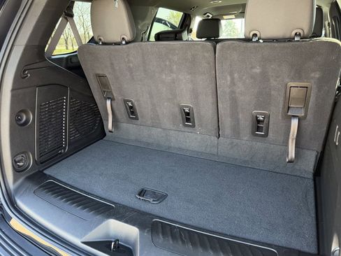 Used 2025 Chevrolet Tahoe LT image 31