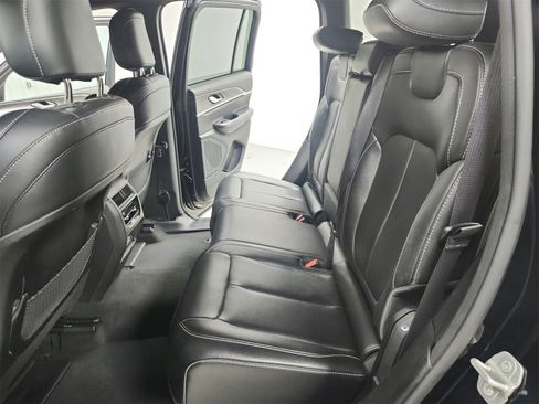 Used 2024 Jeep Grand Cherokee Limited image 33