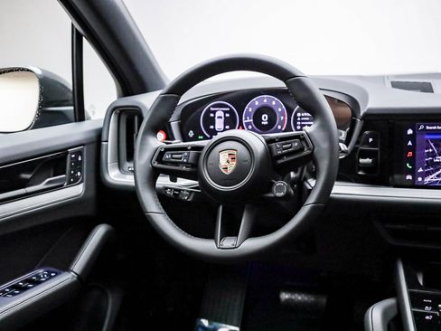 Certified 2025 Porsche Cayenne image 19