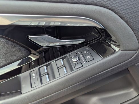 Used 2020 Land Rover Range Rover Evoque S image 28