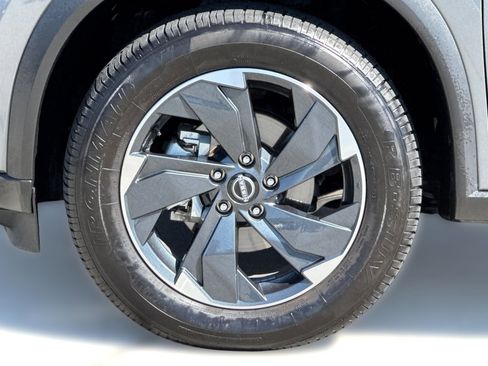 Used 2024 Nissan Rogue SV image 10