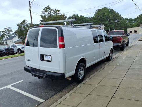 Used 2017 Chevrolet Express 2500 Extended RWD image 5