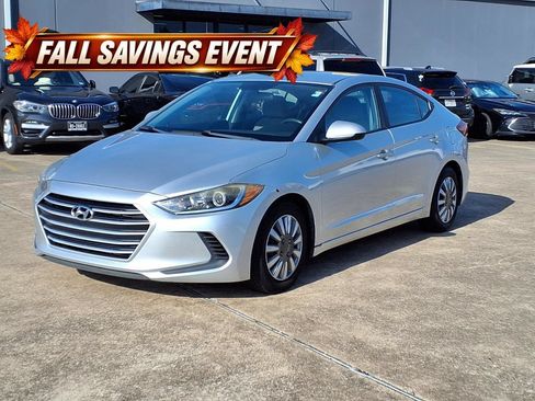 Used 2018 Hyundai Elantra SE FWD image 3