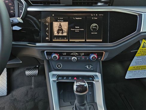 New 2025 Audi Q3 2.0T Premium image 15