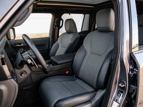 Used 2025 Lexus GX 550 w/ Accessory Package (Z1) image 32