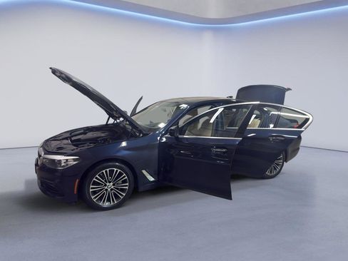 Used 2017 BMW 530i xDrive image 10