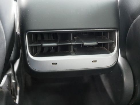 Used 2020 Tesla Model Y Long Range image 19