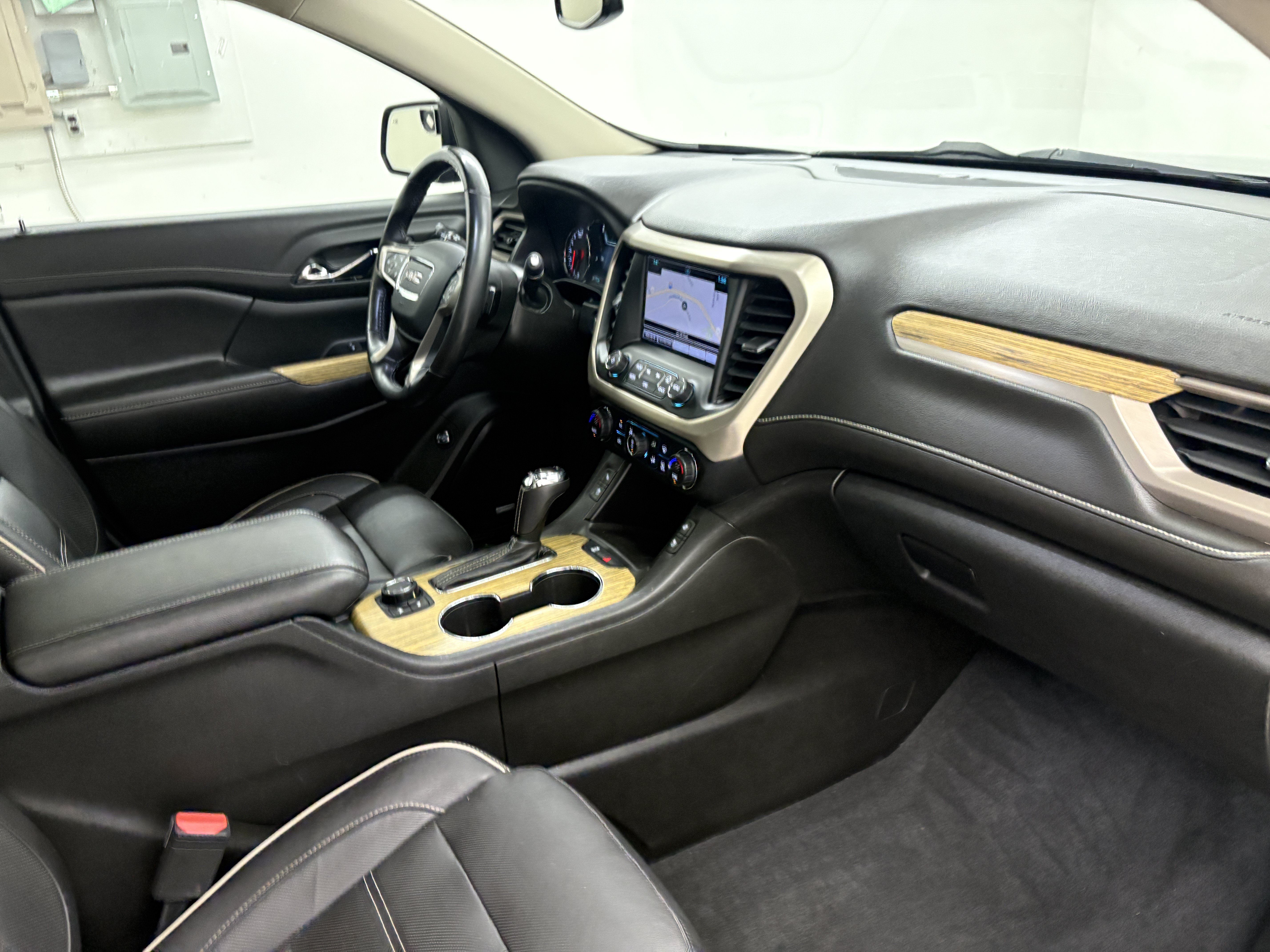 Used 2019 GMC Acadia Denali w/ Technology Package FWD image 25