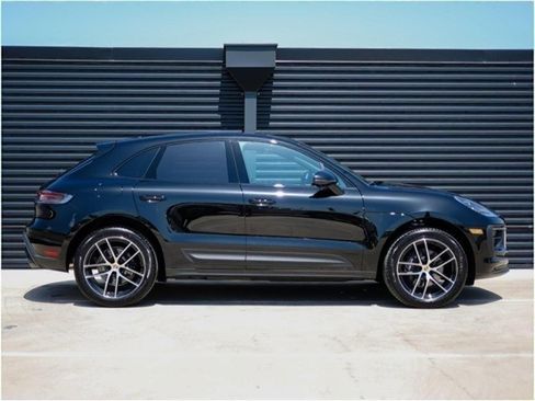 Certified 2025 Porsche Macan AWD/4WD image 8