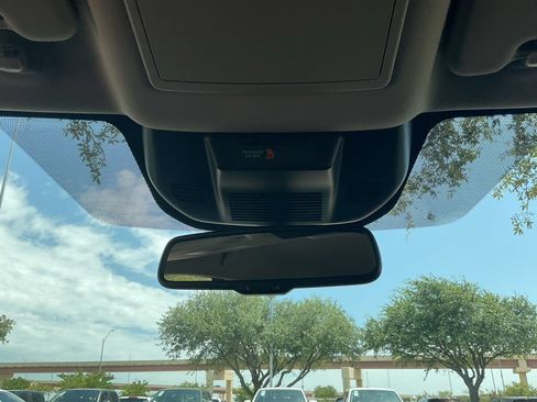 Used 2025 Nissan Rogue SV FWD image 16
