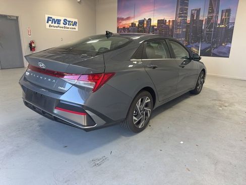 Certified 2025 Hyundai Elantra Limited image 5