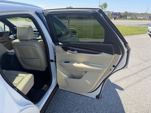 Used 2018 Cadillac XT5 Luxury w/ Driver Awareness Package AWD/4WD image 27