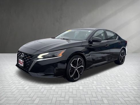 Used 2024 Nissan Altima 2.5 SR image 3