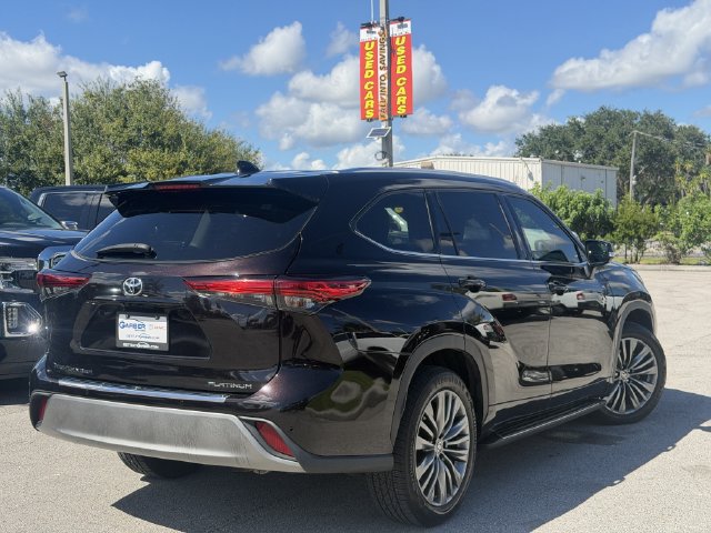 Used 2020 Toyota Highlander Platinum FWD image 3
