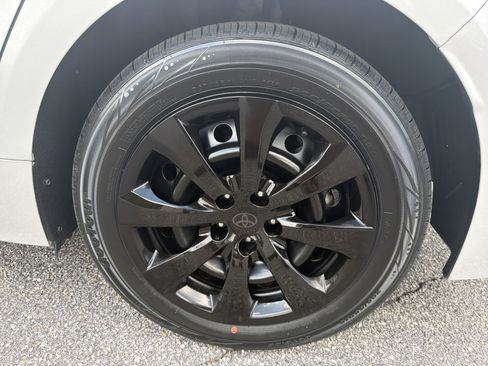 Used 2021 Toyota Corolla LE FWD image 28
