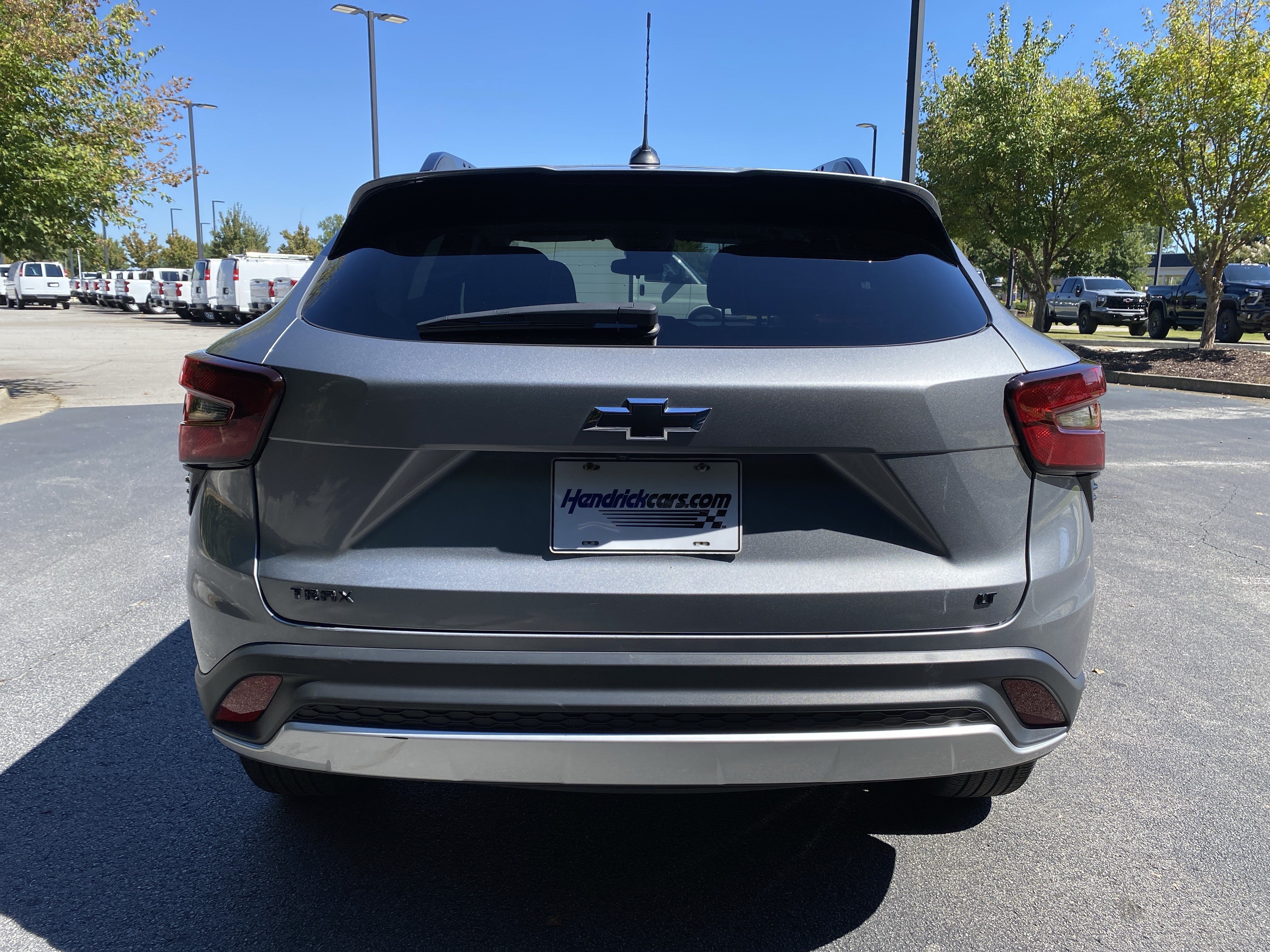 Used 2025 Chevrolet Trax LT w/ Sunroof Package FWD image 8