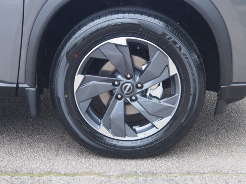 Used 2026 Nissan Rogue SV FWD image 9