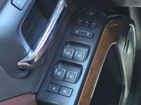 Used 2018 Chevrolet Silverado 1500 High Country RWD image 12