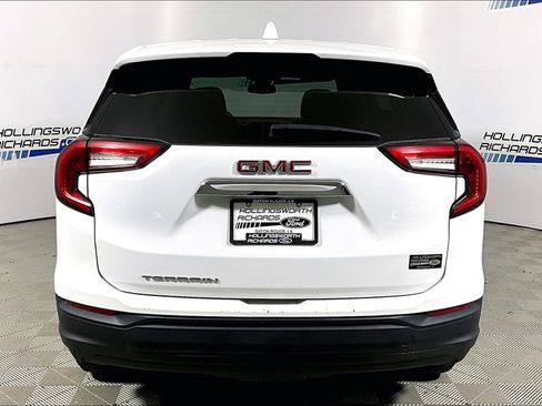 Used 2024 GMC Terrain SLE FWD image 4