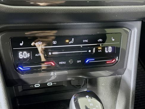 Used 2024 Volkswagen Tiguan SE image 22