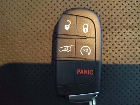 Used 2018 Jeep Grand Cherokee Altitude RWD image 32