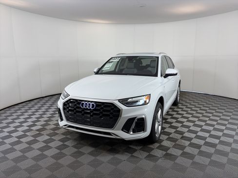 Certified 2024 Audi Q5 e Premium image 2