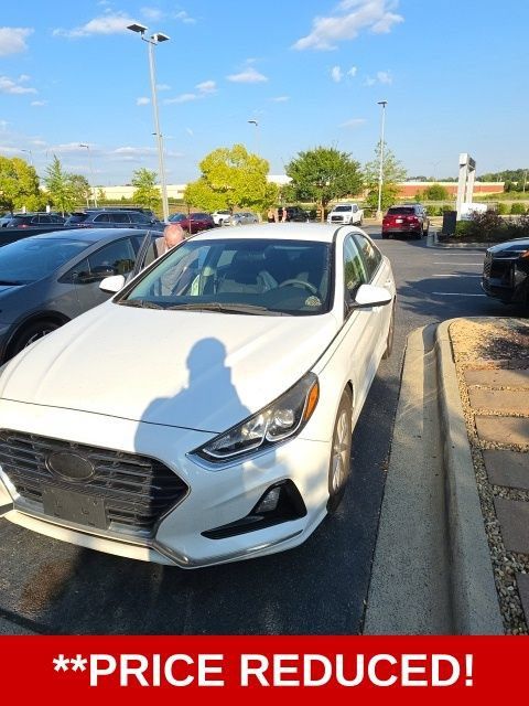 Used 2018 Hyundai Sonata SE w/ Cargo Package FWD image 2
