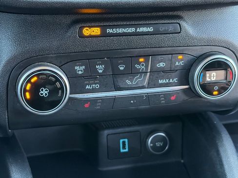 Used 2020 Ford Escape SE image 19