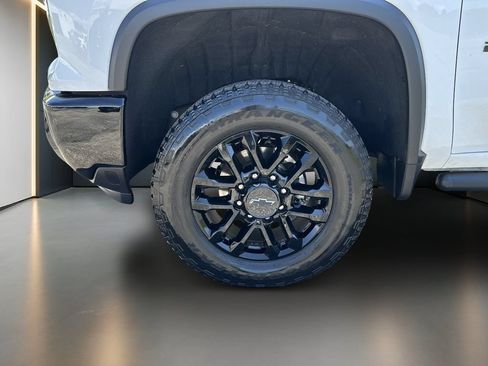 Used 2025 Chevrolet Silverado 2500 Custom w/ Custom Convenience Package AWD/4WD image 10