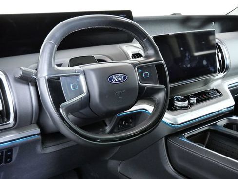 Certified 2025 Ford Expedition Platinum AWD/4WD image 20